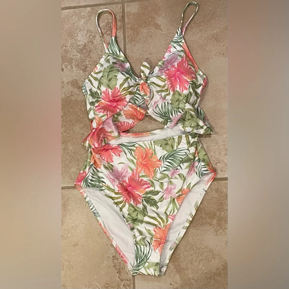 NWOT Hurley Floral Cut Out Ruffled W/Lace Up Back One Piece Swimsuit - Size S - Picture 13 of 13